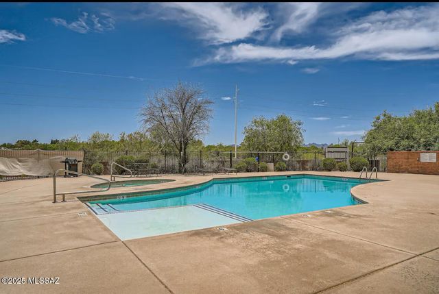 2016 E River Rd Unit 204, Tucson, AZ 85718