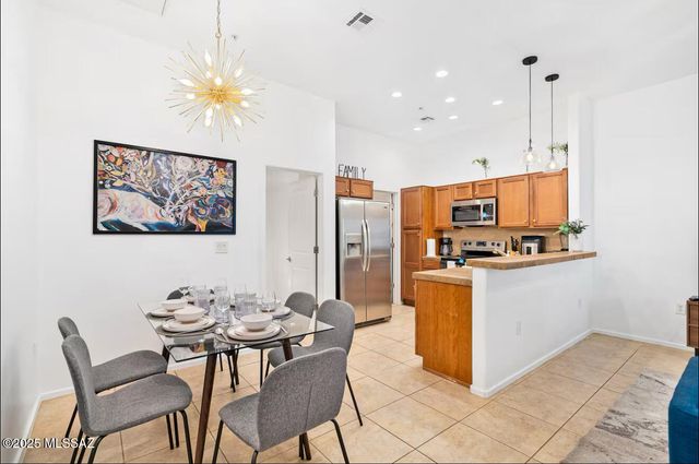 2016 E River Rd Unit 204, Tucson, AZ 85718