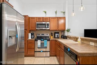 2016 E River Rd Unit 204, Tucson, AZ 85718