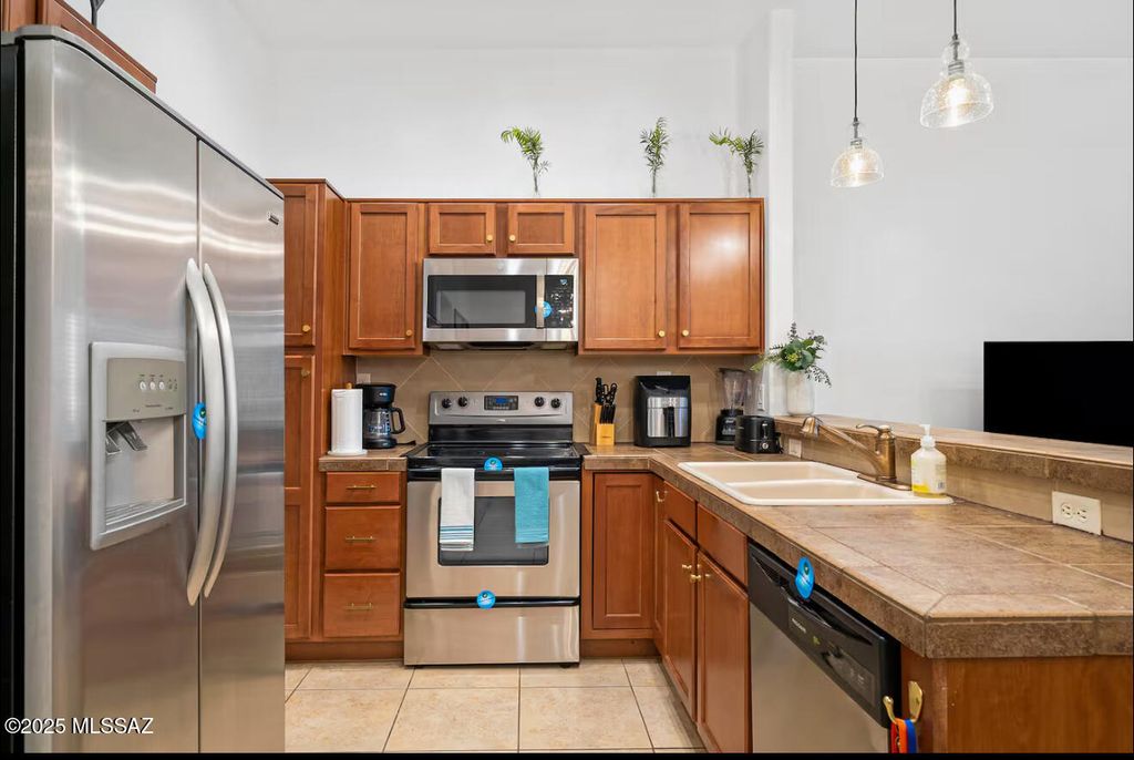 2016 E River Rd Unit 204, Tucson, AZ 85718