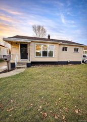 29581 Rosemont Street, Roseville, MI 48066