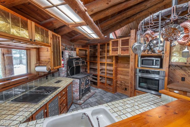 54685 Silver Fox Drive, Bend, OR 97707