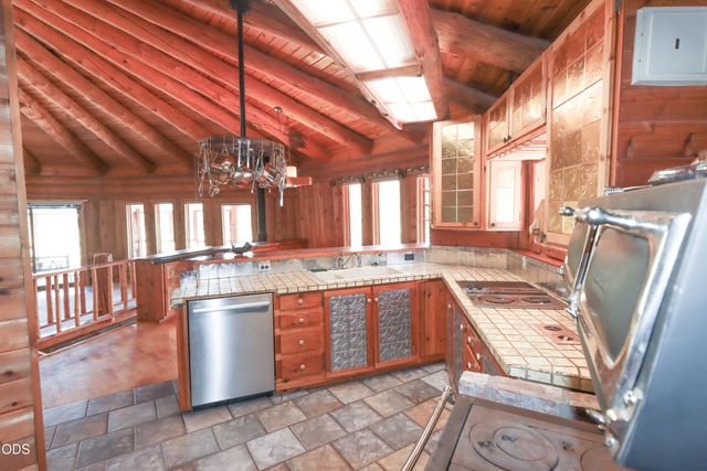 54685 Silver Fox Drive, Bend, OR 97707