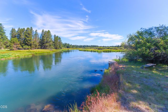 54685 Silver Fox Drive, Bend, OR 97707