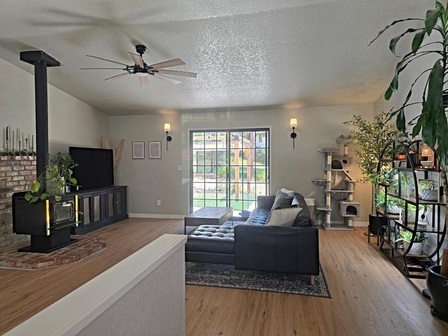 13547 Schooner Hill Dr, Grass Valley, CA 95945