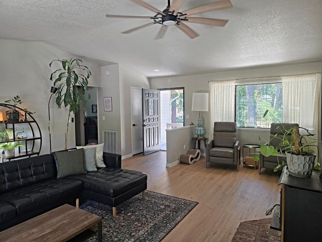 13547 Schooner Hill Dr, Grass Valley, CA 95945