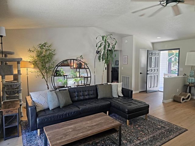 13547 Schooner Hill Dr, Grass Valley, CA 95945