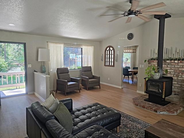 13547 Schooner Hill Dr, Grass Valley, CA 95945