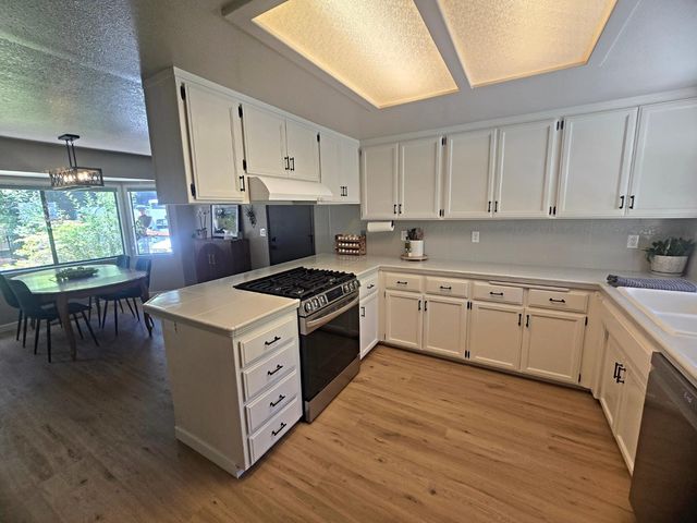 13547 Schooner Hill Dr, Grass Valley, CA 95945