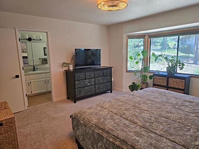 13547 Schooner Hill Dr, Grass Valley, CA 95945