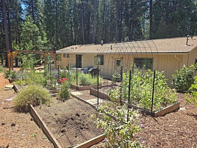 13547 Schooner Hill Dr, Grass Valley, CA 95945