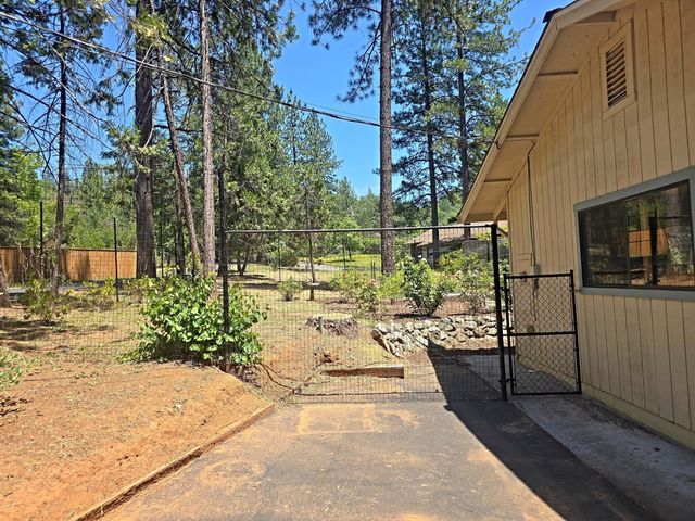 13547 Schooner Hill Dr, Grass Valley, CA 95945