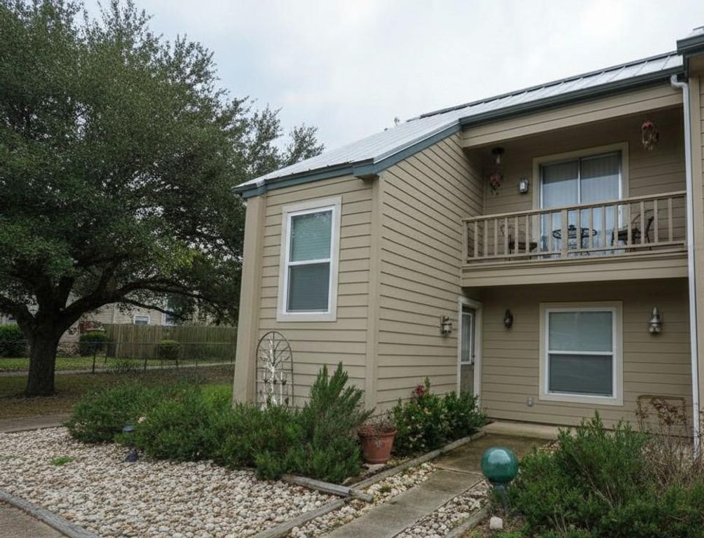 19 Marina CIR, Wimberley, TX 78676