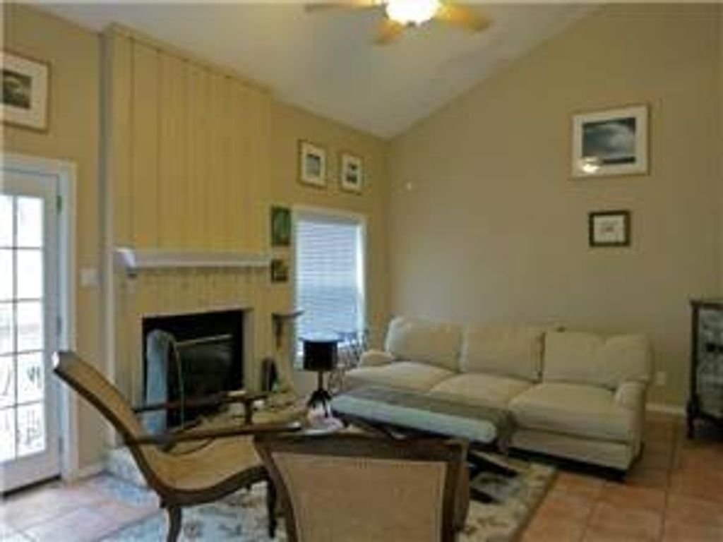 19 Marina CIR, Wimberley, TX 78676