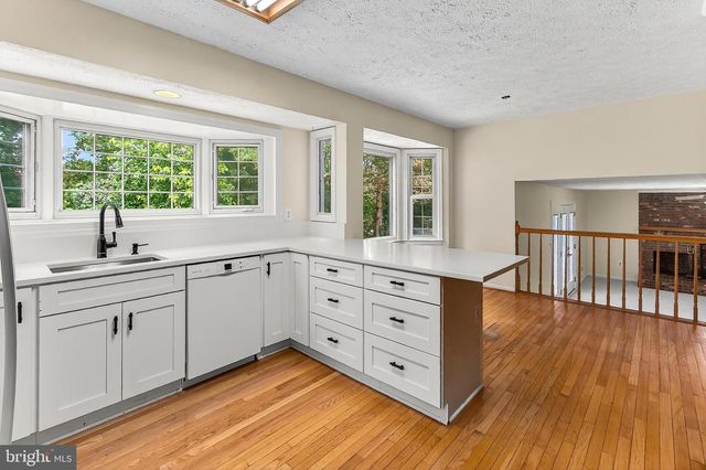 3 FORESTER CT, Sterling, VA 20165