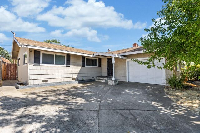 8206 Lichen Dr, Citrus Heights, CA 95621