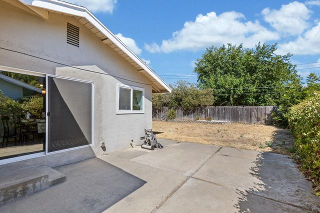 8206 Lichen Dr, Citrus Heights, CA 95621
