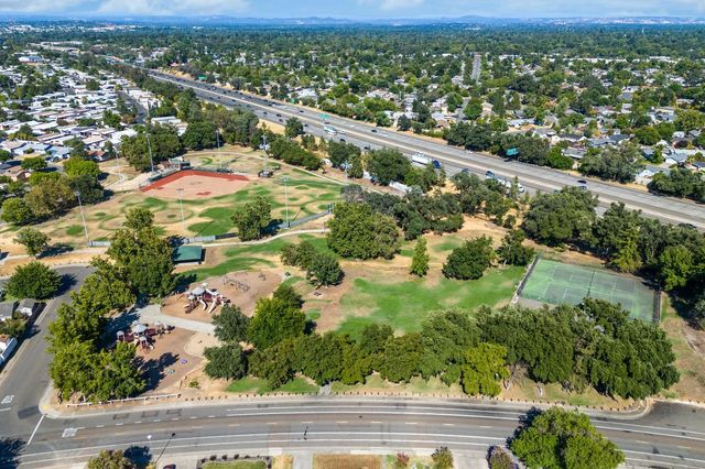 8206 Lichen Dr, Citrus Heights, CA 95621