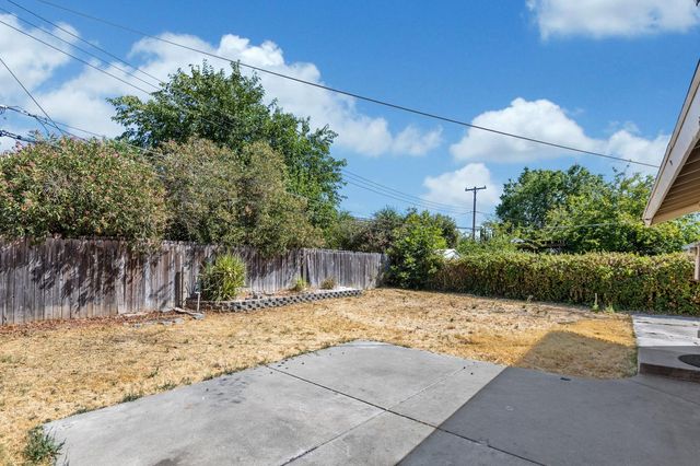 8206 Lichen Dr, Citrus Heights, CA 95621