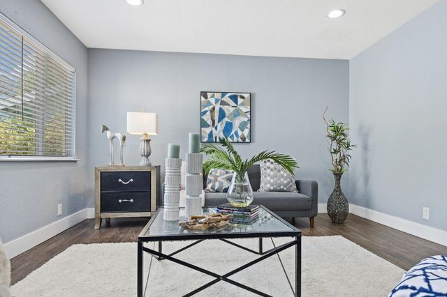 8206 Lichen Dr, Citrus Heights, CA 95621