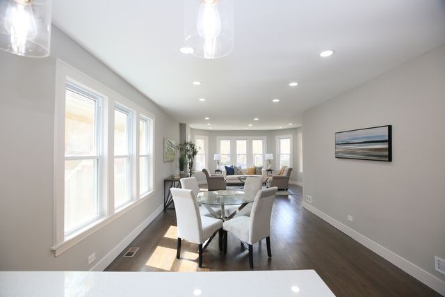 2955 N LOTUS Avenue, Chicago, IL 60641