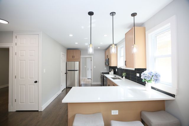 2955 N LOTUS Avenue, Chicago, IL 60641