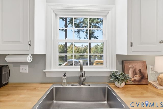 8282 Tangle Pond Ln, Mechanicsville, VA 23111