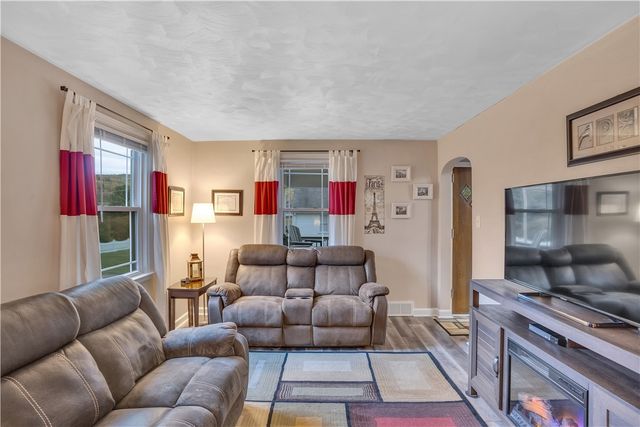 1084 Schultz Rd, Unity Twp, PA 15650