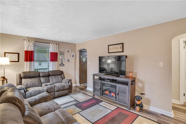 1084 Schultz Rd, Unity Twp, PA 15650