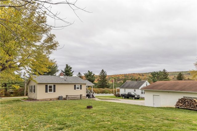 1084 Schultz Rd, Unity Twp, PA 15650