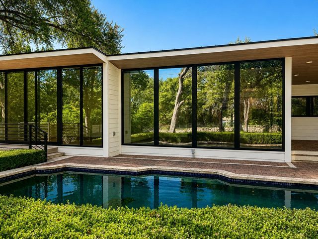 3927 Balcones DR, Austin, TX 78731
