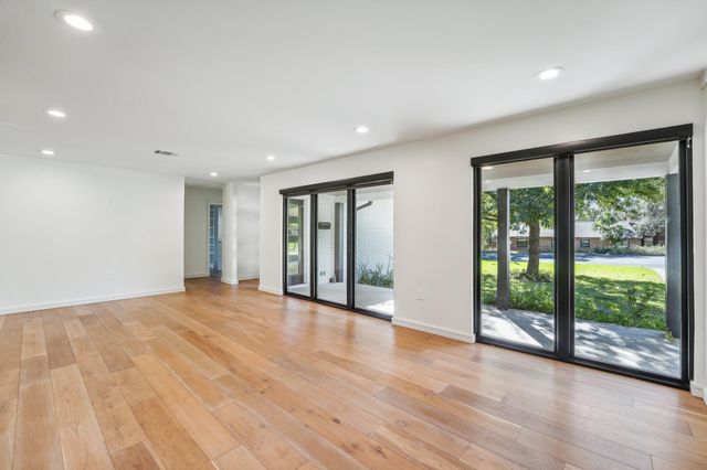 3927 Balcones DR, Austin, TX 78731