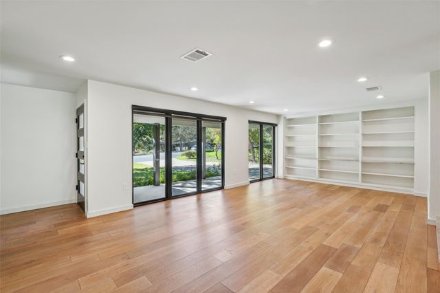 3927 Balcones DR, Austin, TX 78731