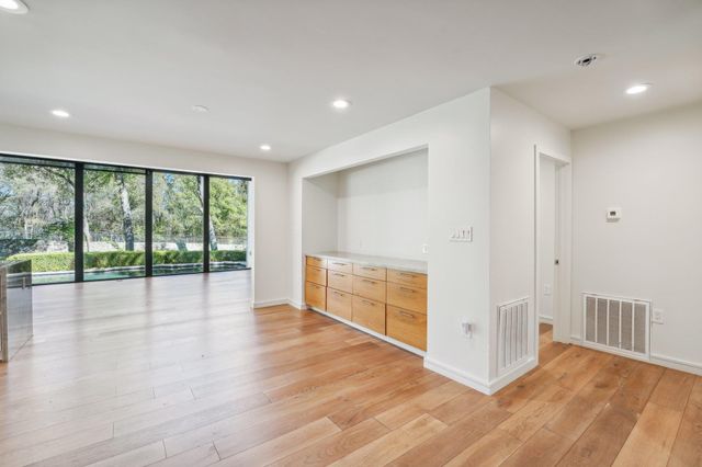 3927 Balcones DR, Austin, TX 78731