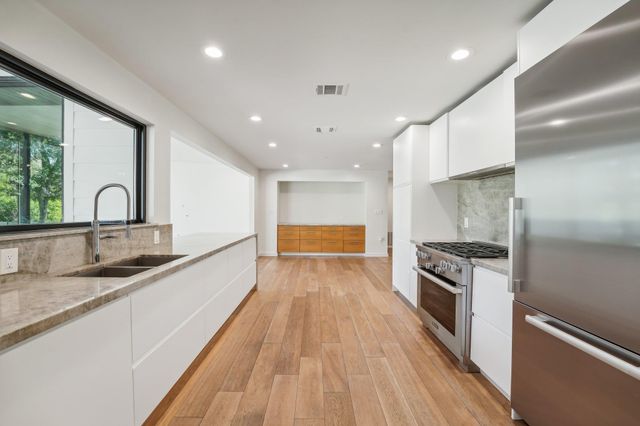 3927 Balcones DR, Austin, TX 78731