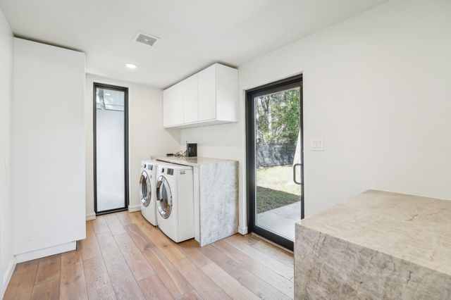 3927 Balcones DR, Austin, TX 78731