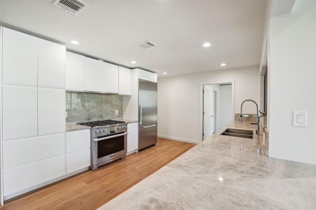 3927 Balcones DR, Austin, TX 78731