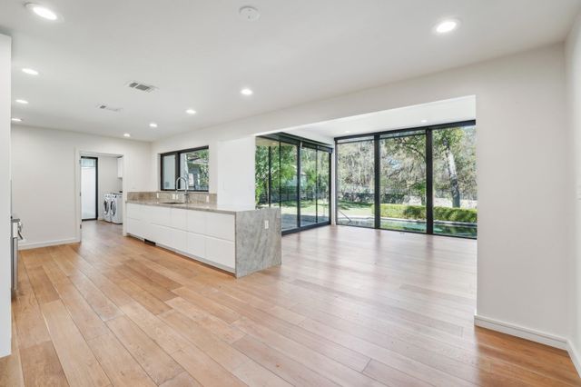 3927 Balcones DR, Austin, TX 78731