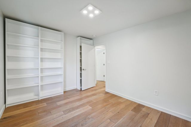3927 Balcones DR, Austin, TX 78731
