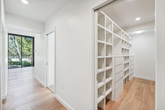 3927 Balcones DR, Austin, TX 78731
