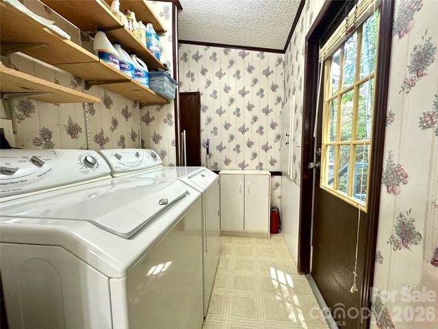 572 Blue Ridge Gem Stone Road, Spruce Pine, NC 28777