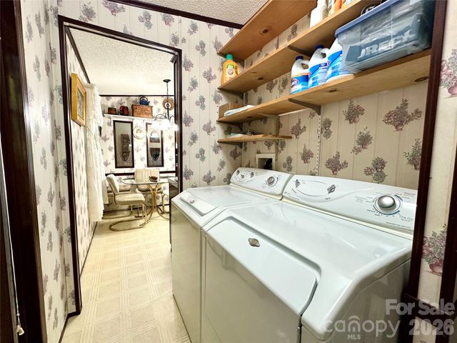 572 Blue Ridge Gem Stone Road, Spruce Pine, NC 28777