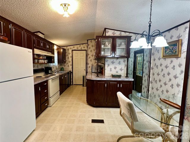 572 Blue Ridge Gem Stone Road, Spruce Pine, NC 28777