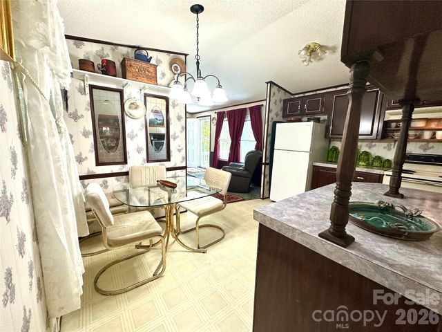 572 Blue Ridge Gem Stone Road, Spruce Pine, NC 28777