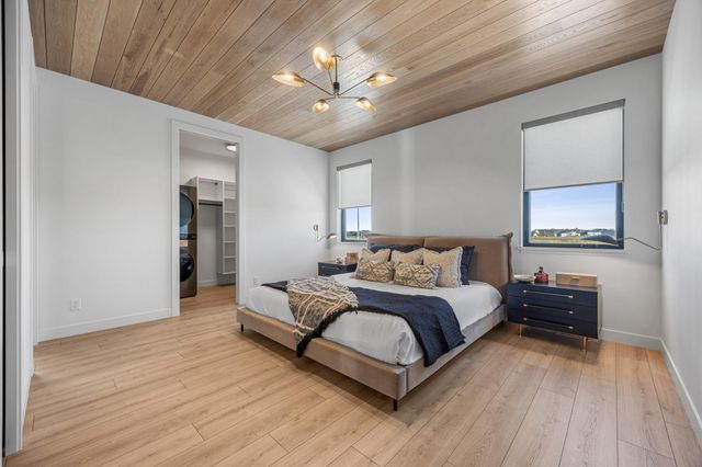 6837 Sunrise Point, Horace, ND 58047