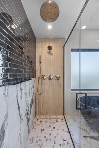 6837 Sunrise Point, Horace, ND 58047