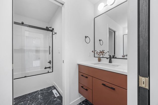 6837 Sunrise Point, Horace, ND 58047