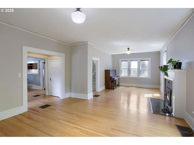 904 Se 70TH Ave, Portland, OR 97215