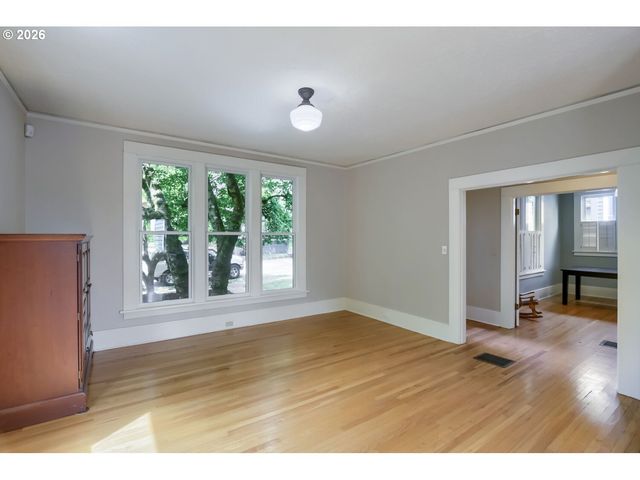 904 Se 70TH Ave, Portland, OR 97215