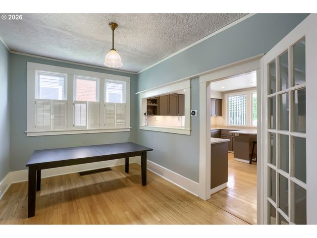904 Se 70TH Ave, Portland, OR 97215